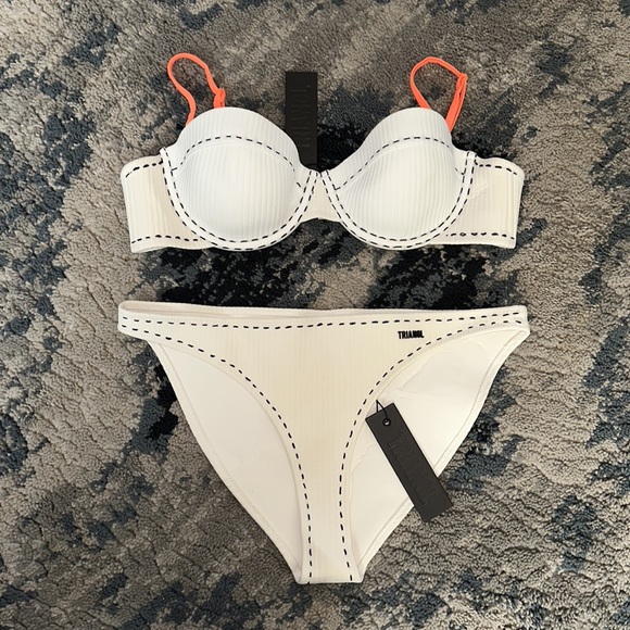 White stripe swimsuit set. - Picture 2 of 10